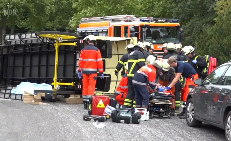 Bei dem Unfall kippte die Ausflugskutsche um und begrub zwei Fahrgäste unter sich – eine 78-jährige kam dabei zu Tode.